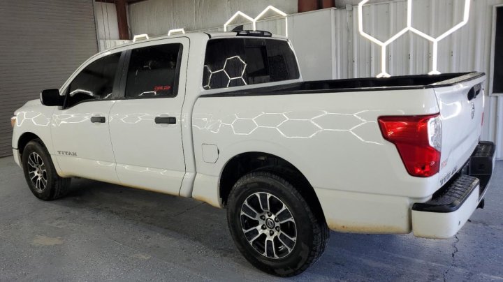 Nissan Titan  2022