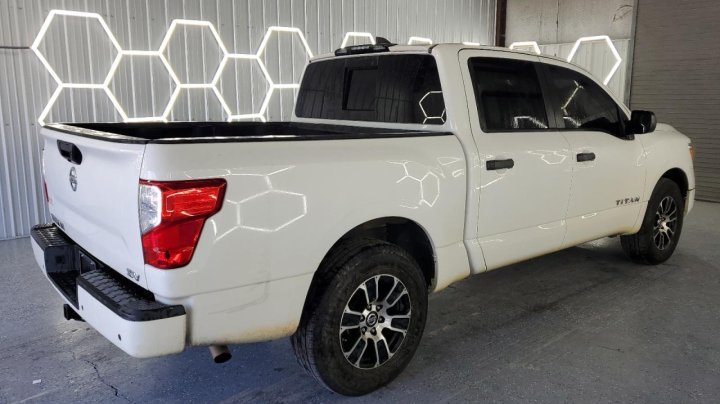Nissan Titan  2022