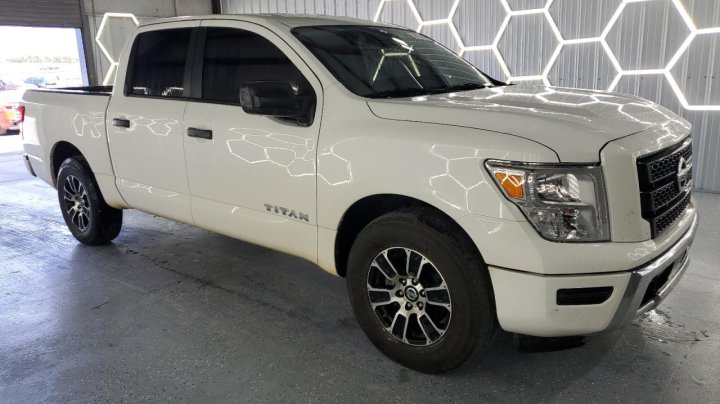 Nissan Titan  2022