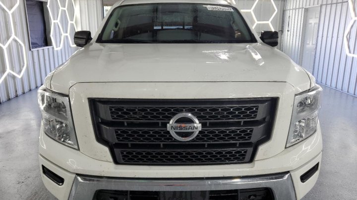 Nissan Titan  2022