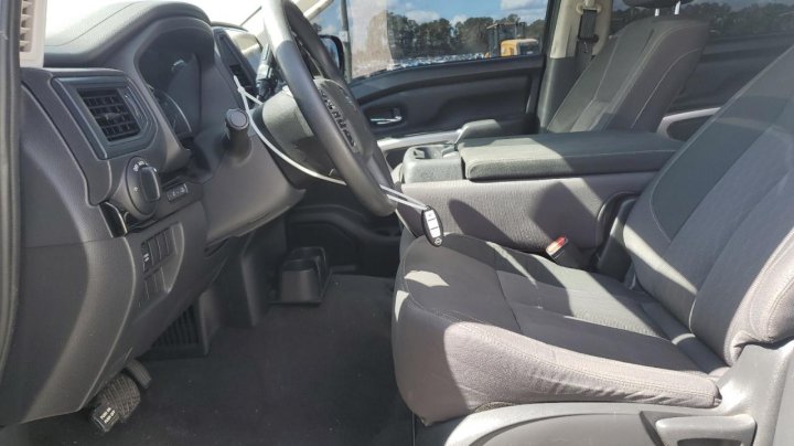 Nissan Titan  2022