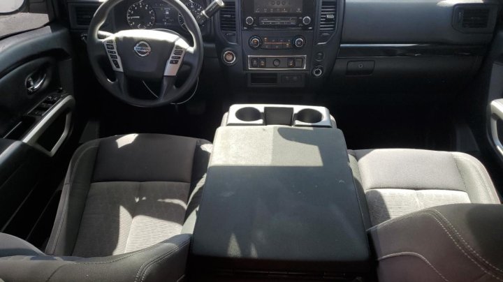Nissan Titan  2022