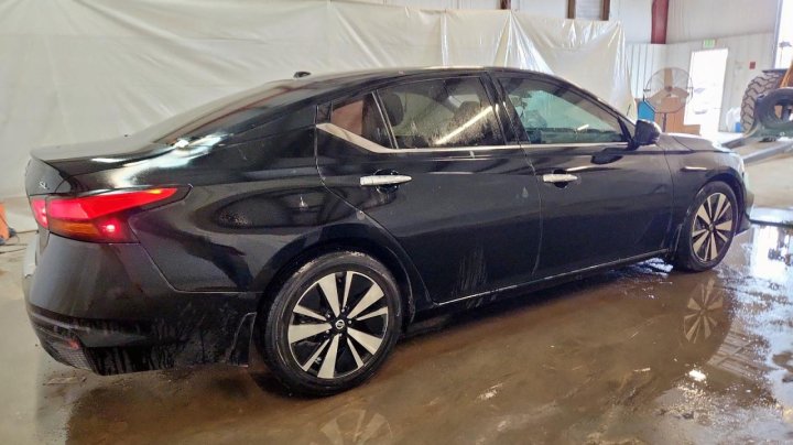 Nissan Altima  2021