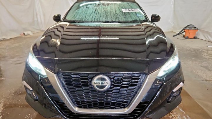 Nissan Altima  2021