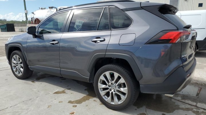 Toyota RAV4  2024