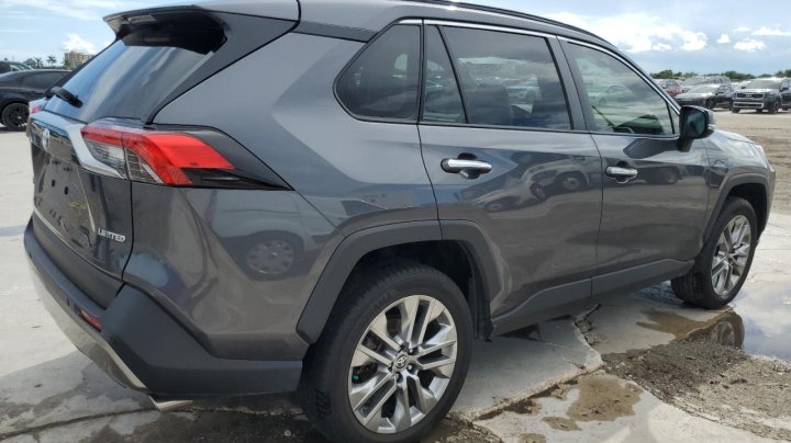 Toyota RAV4  2024