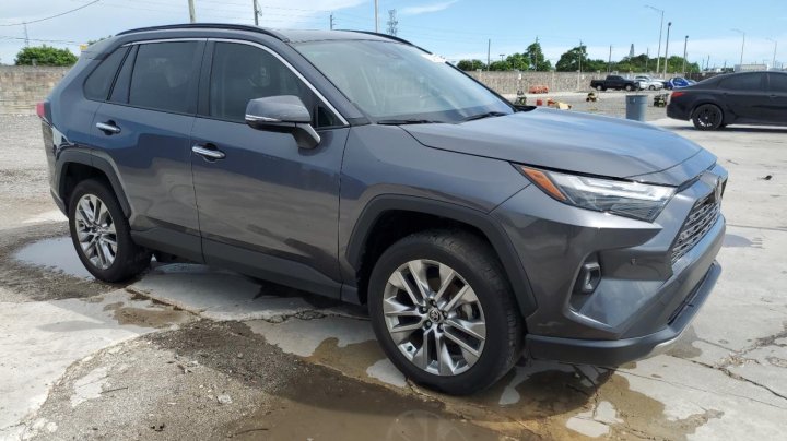 Toyota RAV4  2024