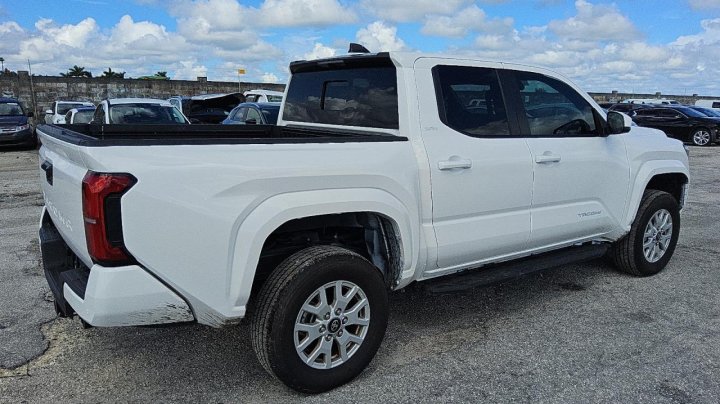 Toyota TACOMA  2024