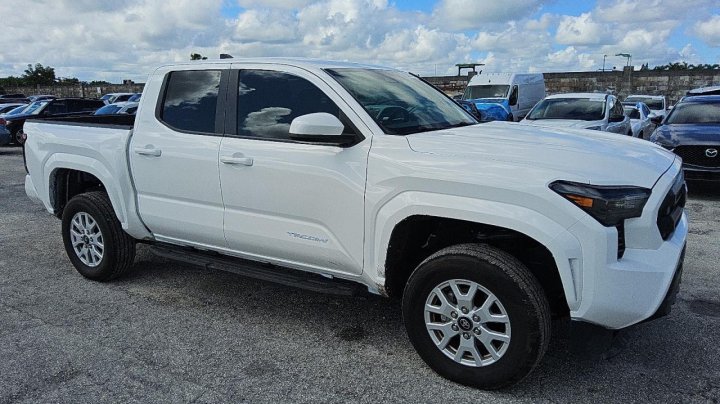 Toyota TACOMA  2024