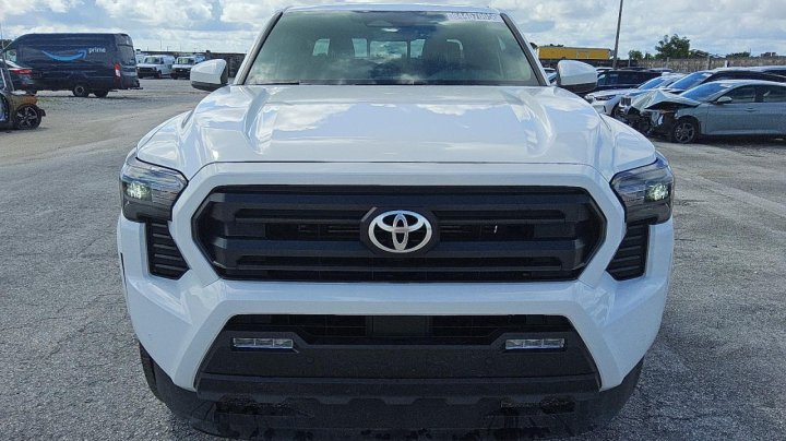 Toyota TACOMA  2024