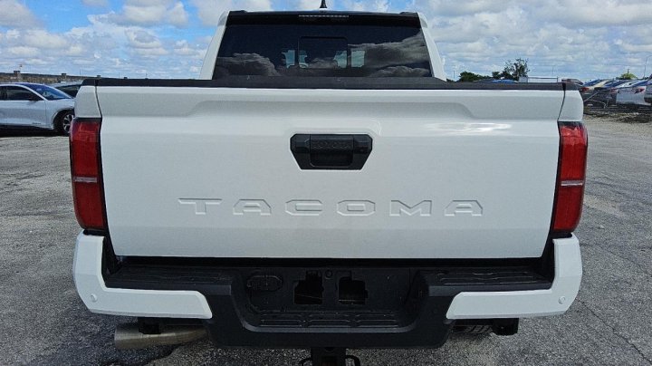 Toyota TACOMA  2024