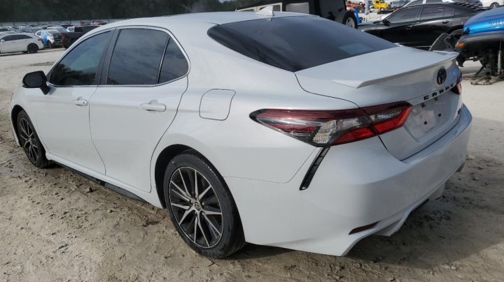 Toyota Camry  2023