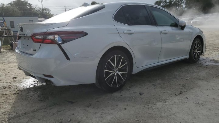Toyota Camry  2023