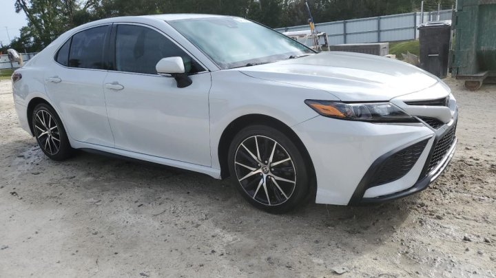 Toyota Camry  2023