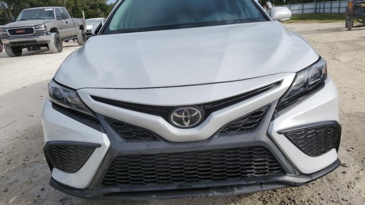 Toyota Camry  2023