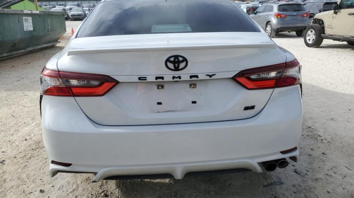 Toyota Camry  2023