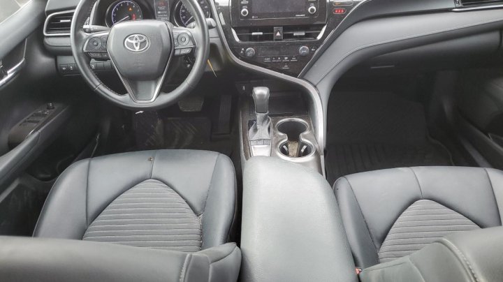 Toyota Camry  2023