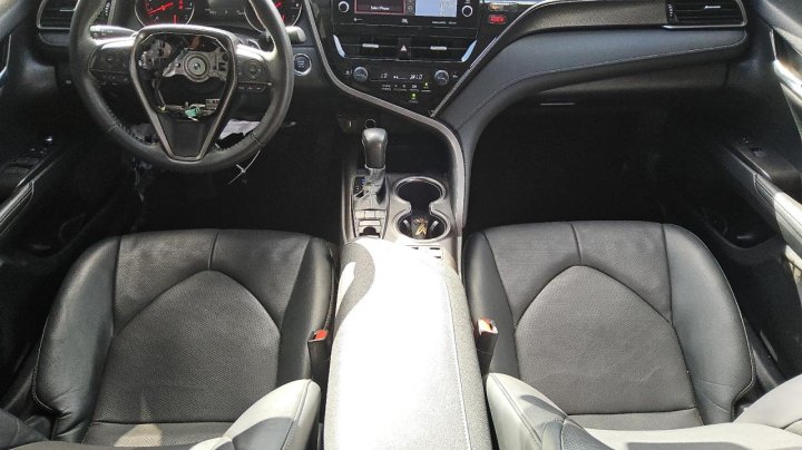 Toyota Camry  2023