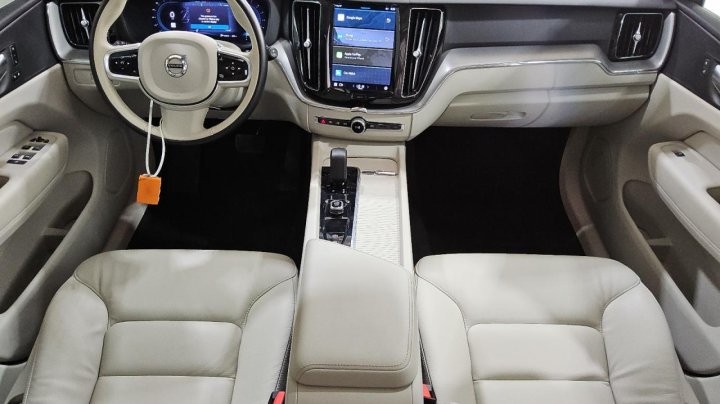 Volvo XC60  2023