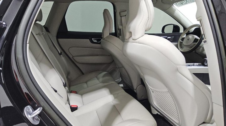 Volvo XC60  2023