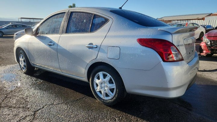 Nissan Versa  2019