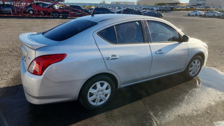 Nissan Versa  2019