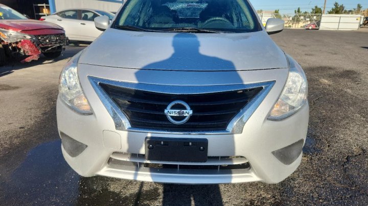 Nissan Versa  2019