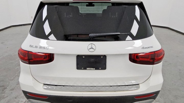 Mercedes-Benz GLB  2021