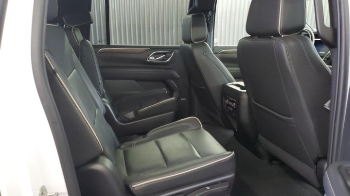 Chevrolet Suburban  2023