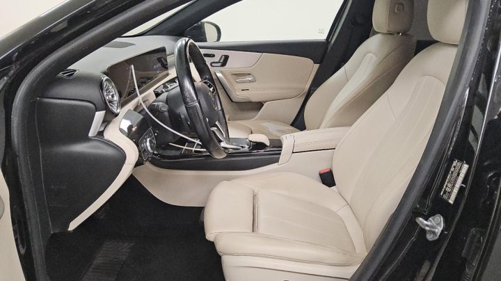 Mercedes-Benz A  2020