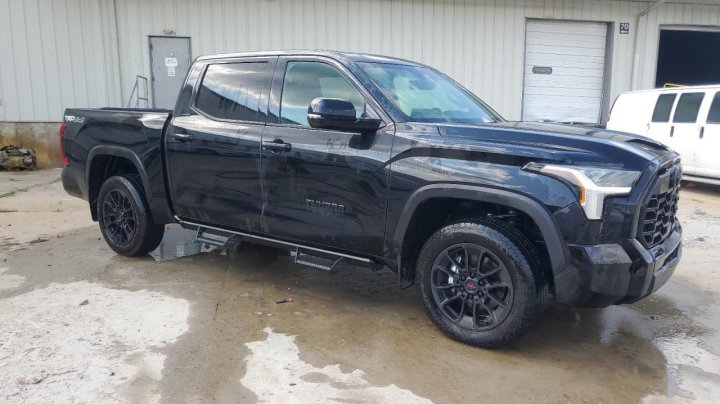 Toyota TUNDRA  2025