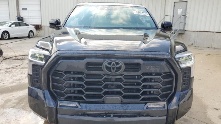Toyota TUNDRA  2025