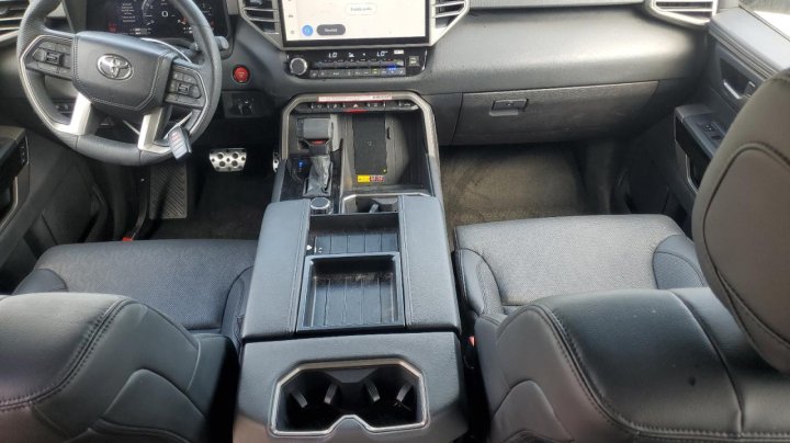 Toyota TUNDRA  2025