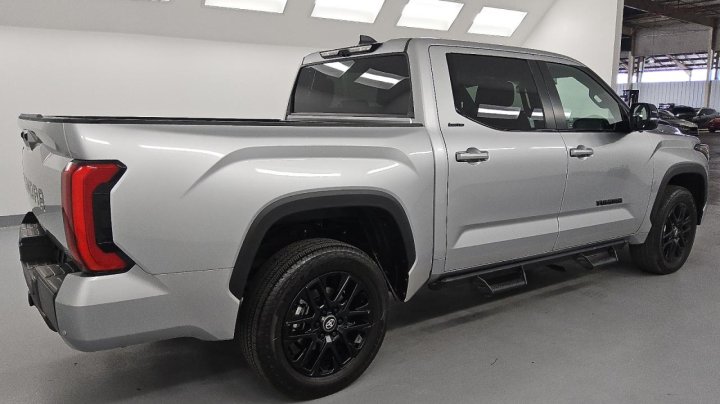 Toyota TUNDRA  2025