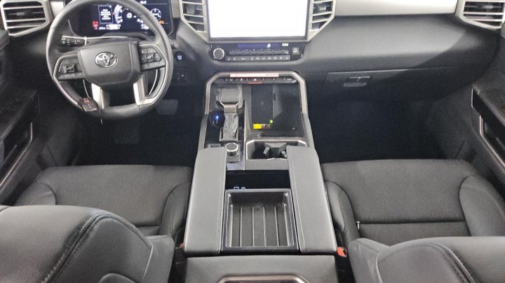 Toyota TUNDRA  2025
