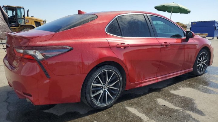 Toyota Camry  2021