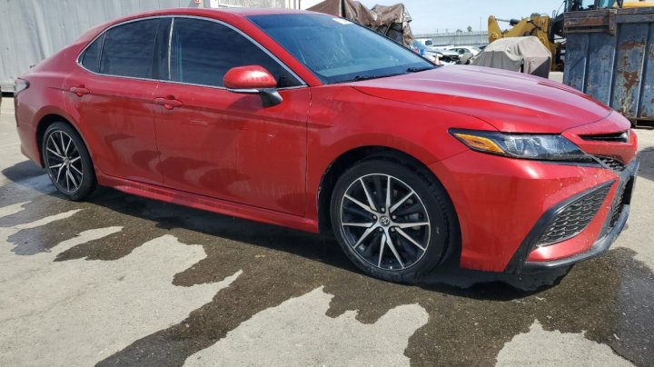 Toyota Camry  2021
