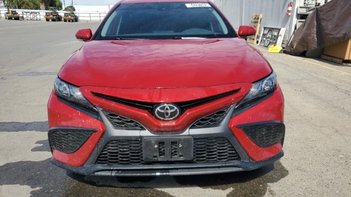 Toyota Camry  2021