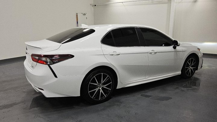 Toyota Camry  2021