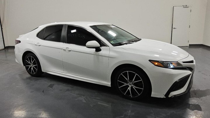 Toyota Camry  2021