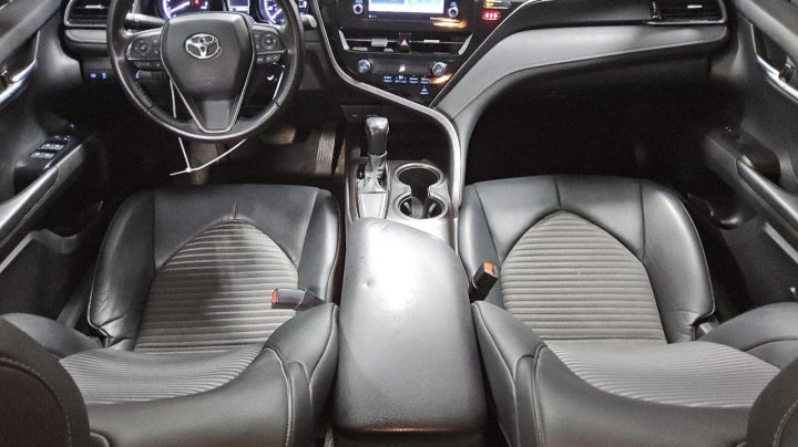 Toyota Camry  2021