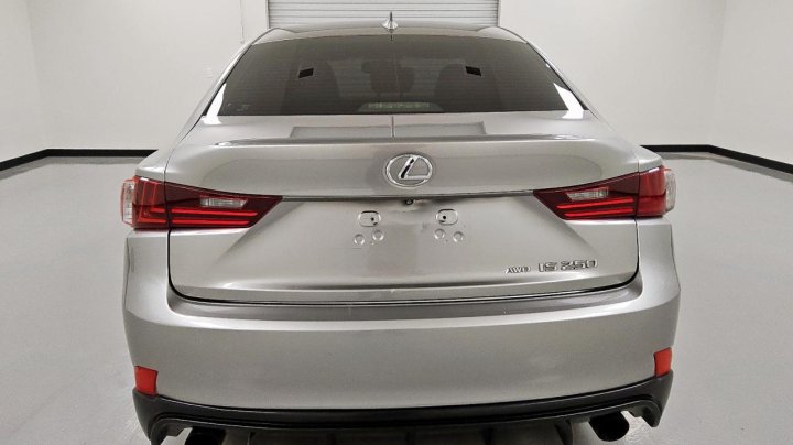 Lexus IS  2015