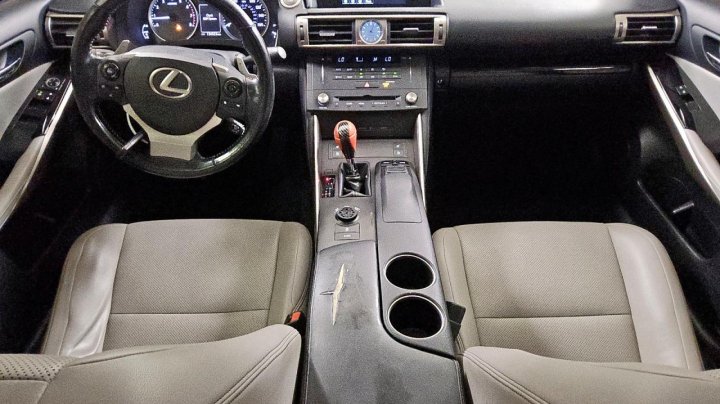 Lexus IS  2015