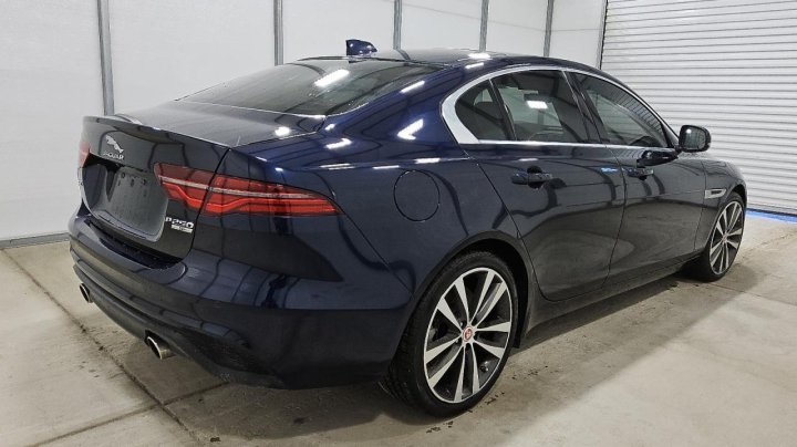 Jaguar XE  2020