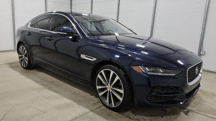 Jaguar XE  2020
