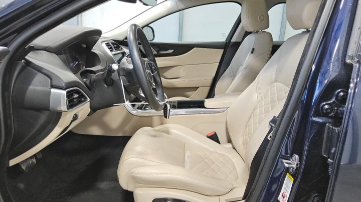 Jaguar XE  2020