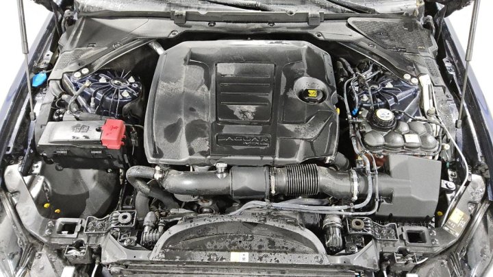 Jaguar XE  2020