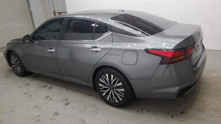 Nissan Altima  2023
