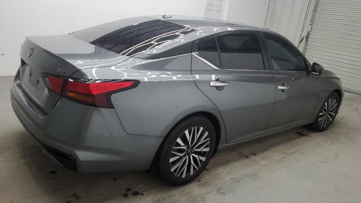 Nissan Altima  2023