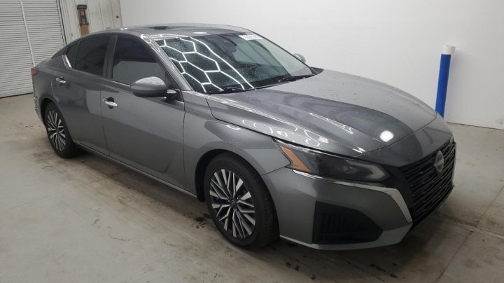 Nissan Altima  2023